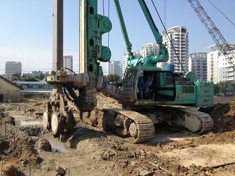 雙輪銑水泥土截滲墻現場施工照片01